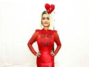 Jupe Meninggal, Kenang Kembali Gaya Terbaiknya Berbalut Gaun Megah