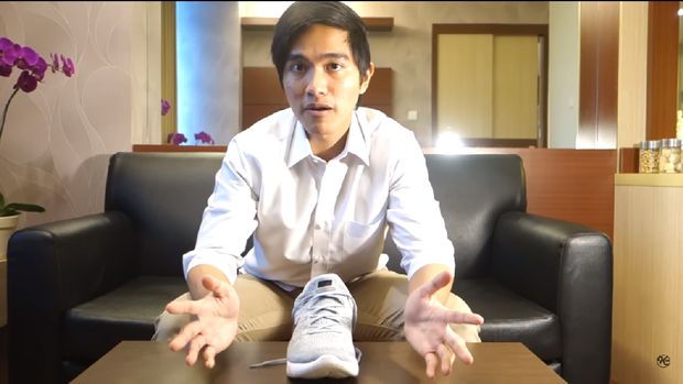 Cerita di Balik Sepatu Sneakers Presiden Jokowi