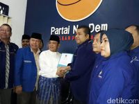 AnggotBupati Pelalawan Harris mendaftar jadi cagub Riau ke NasDem, Sabtu 10 Juni 2017