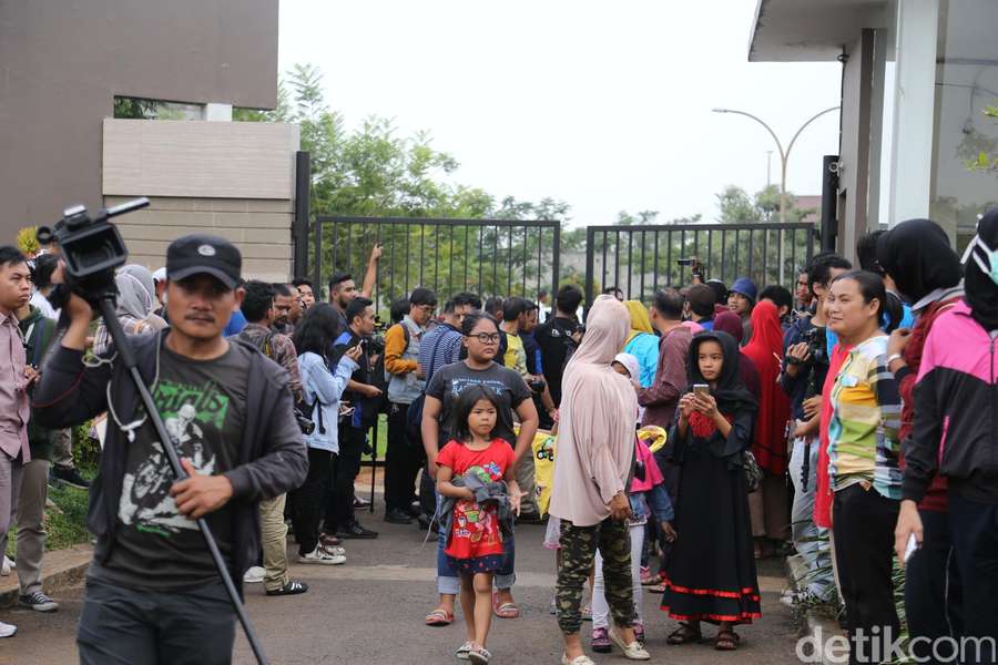 Warga Berbondong-bondong Melayat ke Rumah Jupe