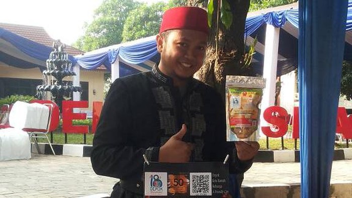 Kena PHK, Pria Ini Bisnis Keripik Beromzet Belasan Juta Sebulan