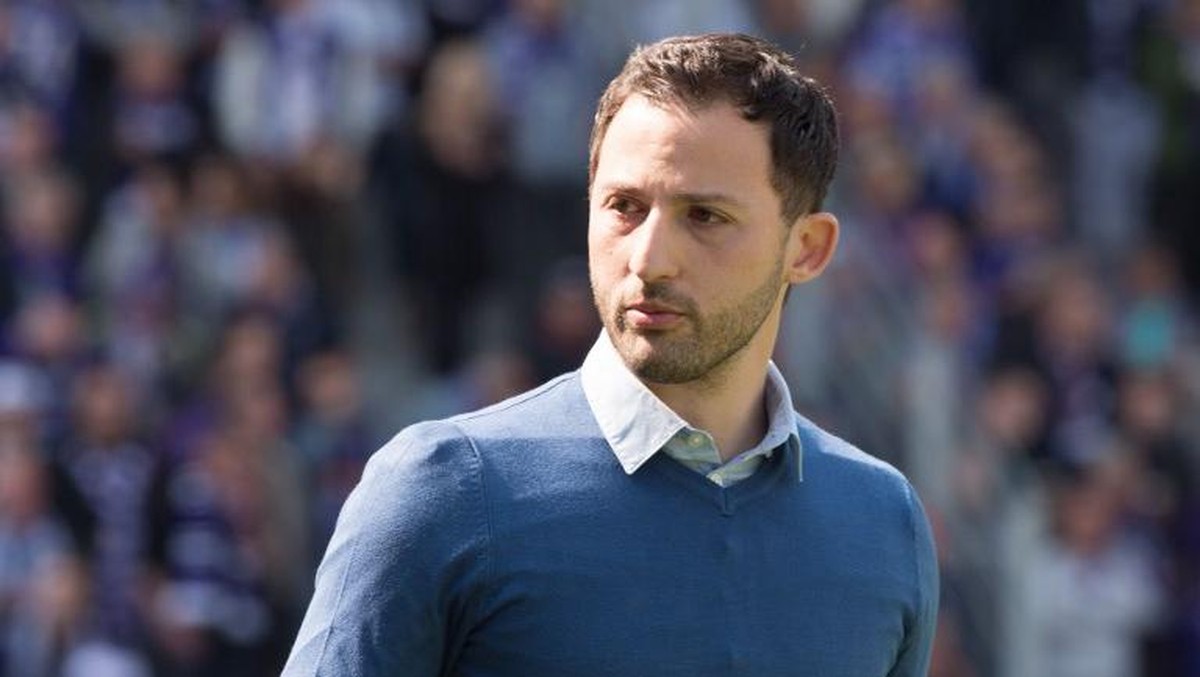 Foto: Pelatih baru Schalke 04 Domenico Tedesco (AFP/dpa/Sebastian Kahnert)