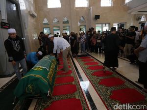 Banjir Air Mata Saat Jupe Dimakamkan
