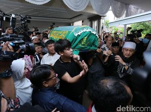 Ikut Angkat Jenazah Jupe, Billy Syahputra: Beliau Sedikit Senyum
