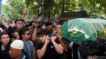 Banjir Tangis Sahabat di Pemakaman Jupe