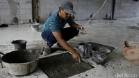Demi kenyamanan, beberapa lokasi pun dilakukan pemasangan ubin.