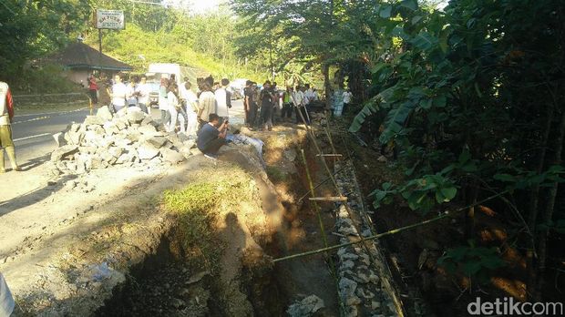 Pengecekan jalur mudik selatan Jawa bersama Kementerian PUPR, Sabtu (10/6/2017)