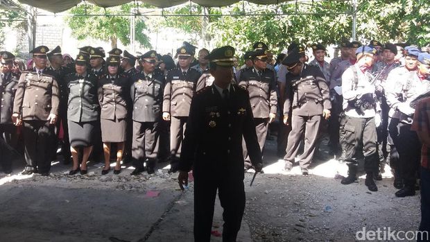 Prosesi  Pemakaman Aiptu Fransisco