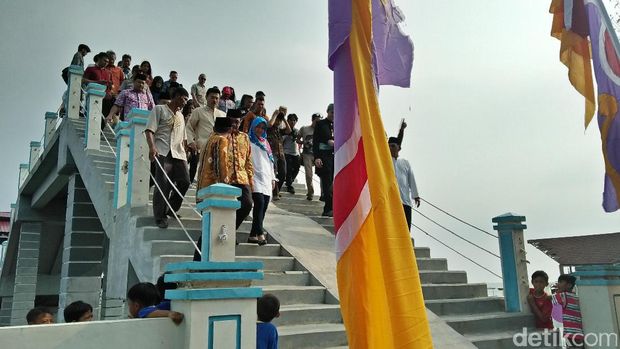  Plt Gubernur DKI Jakarta Djarot Saiful Hidayat melakukan safari Ramadan di Kepulauan Seribu.