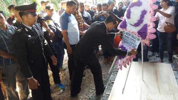 Pemakaman Aiptu Fransisco.