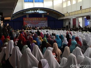 Jokowi Temui Ulama dan Santri Ponpes Darussalam Ciamis