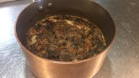 Sticky toffee pudding jadi resep pertama yang dipraktekkan. Adonan utama dessert ini adalah rebusan teh yang dipanaskan bersama cincangan kurma.