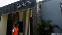 Parking bay merupakan tempat yang konsepnya seperti rest area namun dalam bentuk mini. Di parking bay hanya terdapat fasilitas parkir dan musala dan toilet. Hal ini tentu beda dengan rest area yang memiliki restoran, kafe, SPBU, tempat isi angin hingga tempat pijat.