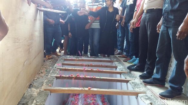 Pemakaman Aiptu Fransisco.