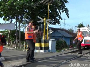Jelang Arus Mudik, Polisi Periksa Perlintasan KA di Probolinggo