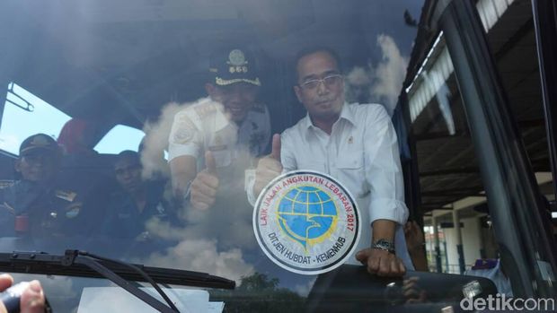  Menteri Perhubungan Budi Karya Sumadi mengunjungi Terminal Indihiang, Tasikmalaya,