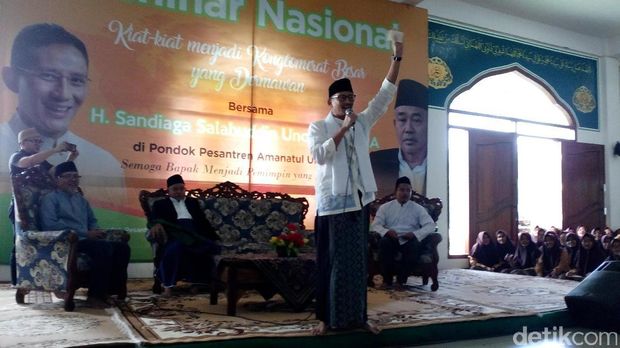 Isi Seminar Kiat jadi Konglomerat, Sandiaga Bekali Santri 4 Kartu As