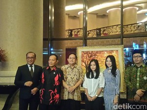 The Trans Luxury Hotel Bandung Gelar Pameran Lukisan Tak Terbatas