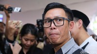 Nampak Eko Patrio juga ikut melayat Jupe. (Foto: Hanif Hawari/detikHOT)