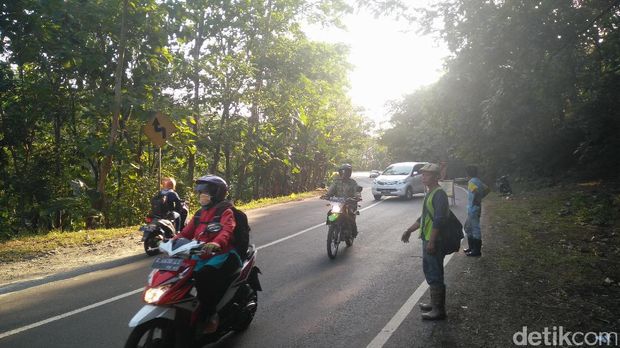 Pengecekan jalur mudik Pantai Selatan Jawa bersama Kementerian PUPR, Sabtu (10/6/2017)