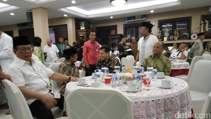 Petinggi Golkar dan BJ Habibie Buka Puasa Bersama