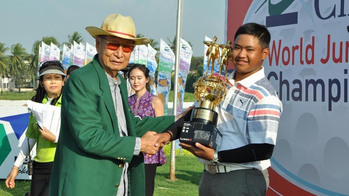Pegolf Filipina Rebut Gelar Juara