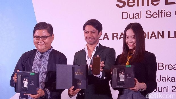 Reza Rahadian Dedikasikan 'Oppo F3 Reza Rahadian' Khusus untuk Fans