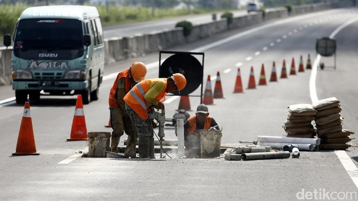 Jelang arus mudik, jalan tol Kanci-Pejagan diperbaiki. Perbaikan itu untuk memberikan kenyamanan kepada para pemudik.