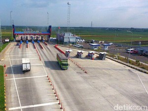 Truk Cabut dari Tol Trans Jawa Gegara Mahal, Luhut: Saya Cek