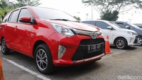Serupa tapi tak sama. Toyota Agya dijual dengan harga lebih mahal dibanding Sigra yaitu mulai Rp 133,4 juta. Foto: Dadan Kuswaraharja