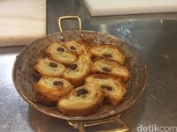 Ketika Puding Croissant Hangat Berpadu dengan Lelehan <i/>Dark Chocolate</i>