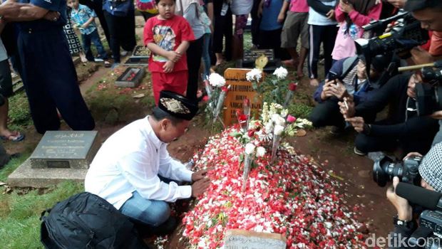 Makam Jupe yang Tak Pernah Sepi, Masih Soal Kepergian Suami Ririn Ekawati
