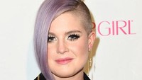 Tahun 2007 Kelly Osbourne terdiagnosis hipertiroid. Putri dari penyanyi rock terkenal ini mengalami penurunan berat badan drastis karenanya. Foto: Getty Images