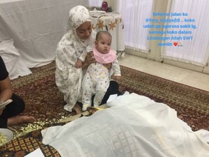 Ririn Ekawati Masih Umrah, Anak Temani Jenazah Sang Ayah