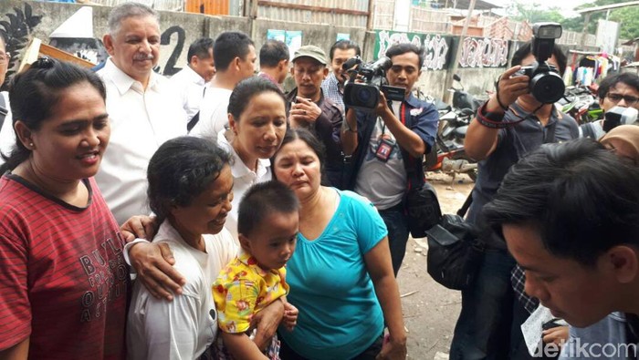 Rini dan Bos BUMN Cek Lokasi Penyaluran Bingkisan Ramadan