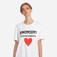 Baru-baru ini, Dolce & Gabbana menjadi bulan-bulanan lantaran iklan berbau rasisme jelang peragaan mereka di Shanghai, China. Akibatnya, hajatan tersebut dibatalkan di menit terakhir dan artis-artis China berbondong-bondong memboikot produk mereka.  Foto: Dok. Dolce & Gabbana