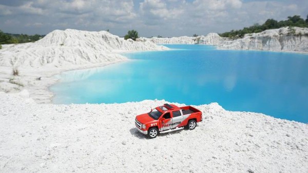 Bukan cuma di Belitung, bekas tambang jadi objek wisata juga ada di Pulau Bangka. Wujudnya sama-sama berupa danau kaolin (Windra/dTraveler)