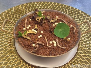 Ketika Puding Croissant Hangat Berpadu dengan Lelehan Dark Chocolate