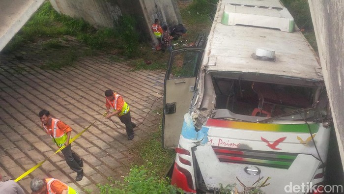 Sopir Mengantuk Diduga Penyebab Bus Terjun ke Kolong Tol Merak