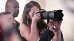 So Sweet! Saat Chrissy Teigen Ikut Abadikan John Legend