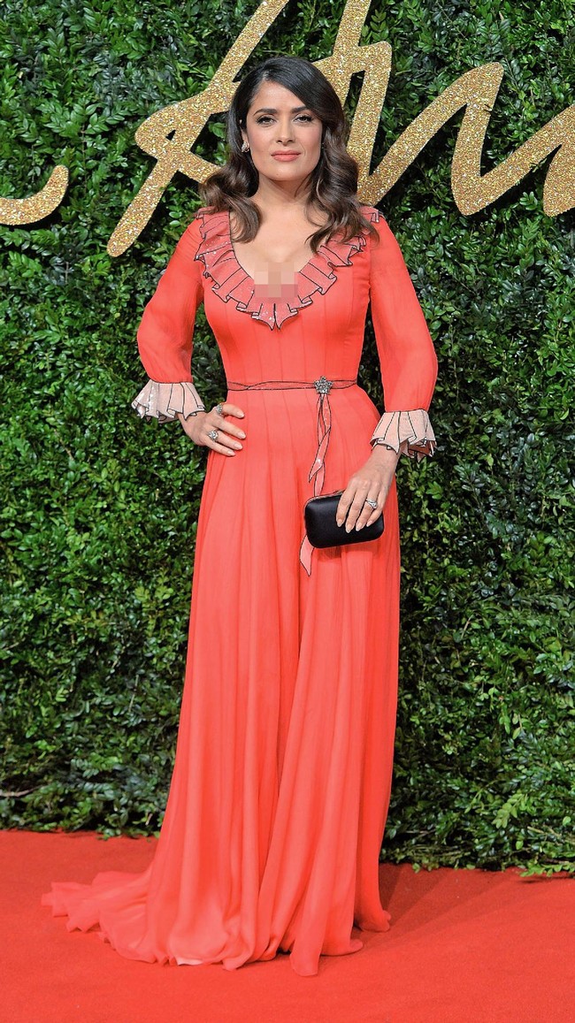 Salma Hayek attends the British Fashion Awards 2015 at London Coliseum on November 23, 2015 in London, England.  (Photo by Anthony Harvey/Getty Images)