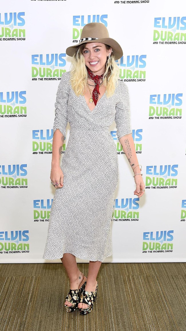 Miley Cyrus visits The Elvis Duran Z100 Morning Show at Z100 Studio on May 16, 2017 in New York City.  (Photo by Jamie McCarthy/Getty Images)