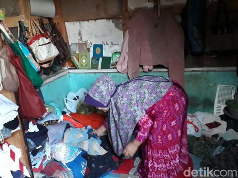 Satu Keluarga di Cibiru Bandung Tinggal di Bekas Area 