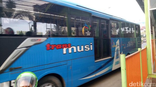 Mengenal Wulan, Sopir TransMusi yang Curi Perhatian Penumpang