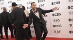 So Sweet! Saat Chrissy Teigen Ikut Abadikan John Legend