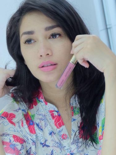 10 Artis Indonesia Merilis Produk Kosmetik 