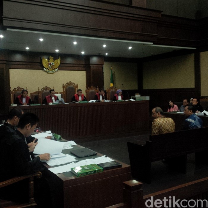 Saksi Akui Patrialis Berikan Draf Putusan Uji Materi di Tempat Golf