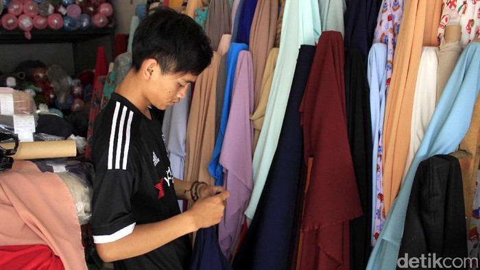 Kota Bandung memiliki banyak alternatif belanja murah untuk persiapan lebaran. Salah satunya di Kawasan Tekstil Cigondewah (KTC).