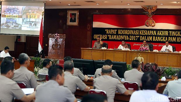  Kapolri Jenderal Tito Karnivian menggelar rapat koordinasi kesiapan akhir tingkat pusat 'Operasi Ramadaniya 2017' 
