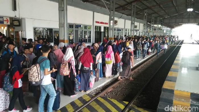 Serunya Mudik Bareng ala Ribuan Santri di Jombang